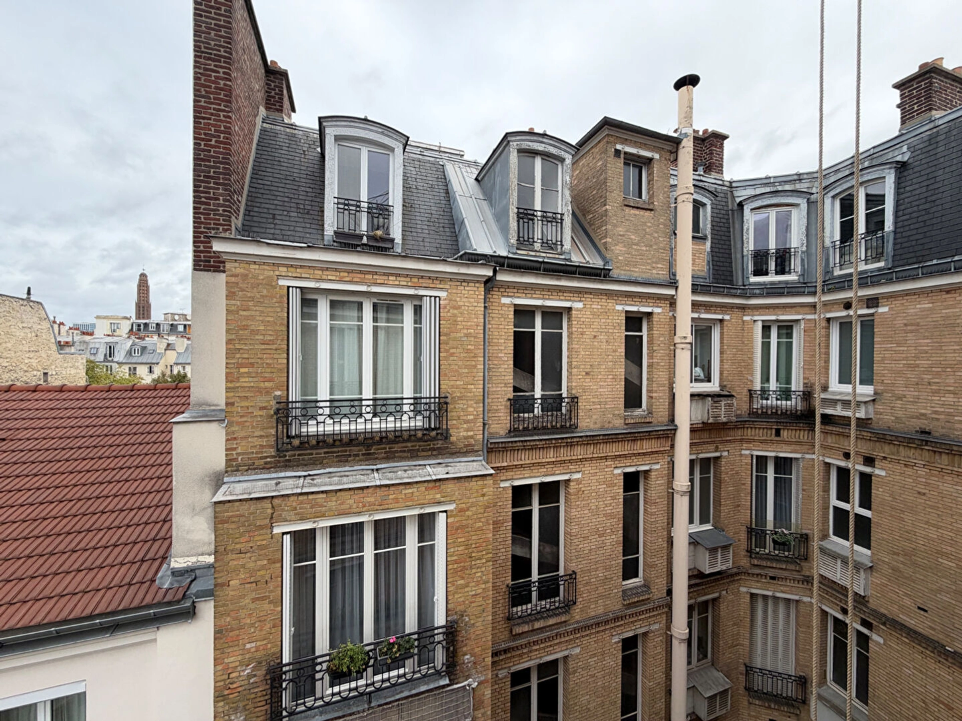 PARIS 17- RUE LAUGIER 15