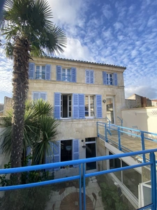 Maison de caractère avec garage et plateau aménageable en hy