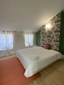 Maison de caractère avec garage et plateau aménageable en hy