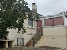 PROCHE COMMERCES - MAISON 5 PIÈCES DANS UN ECRIN DE VERDURE 